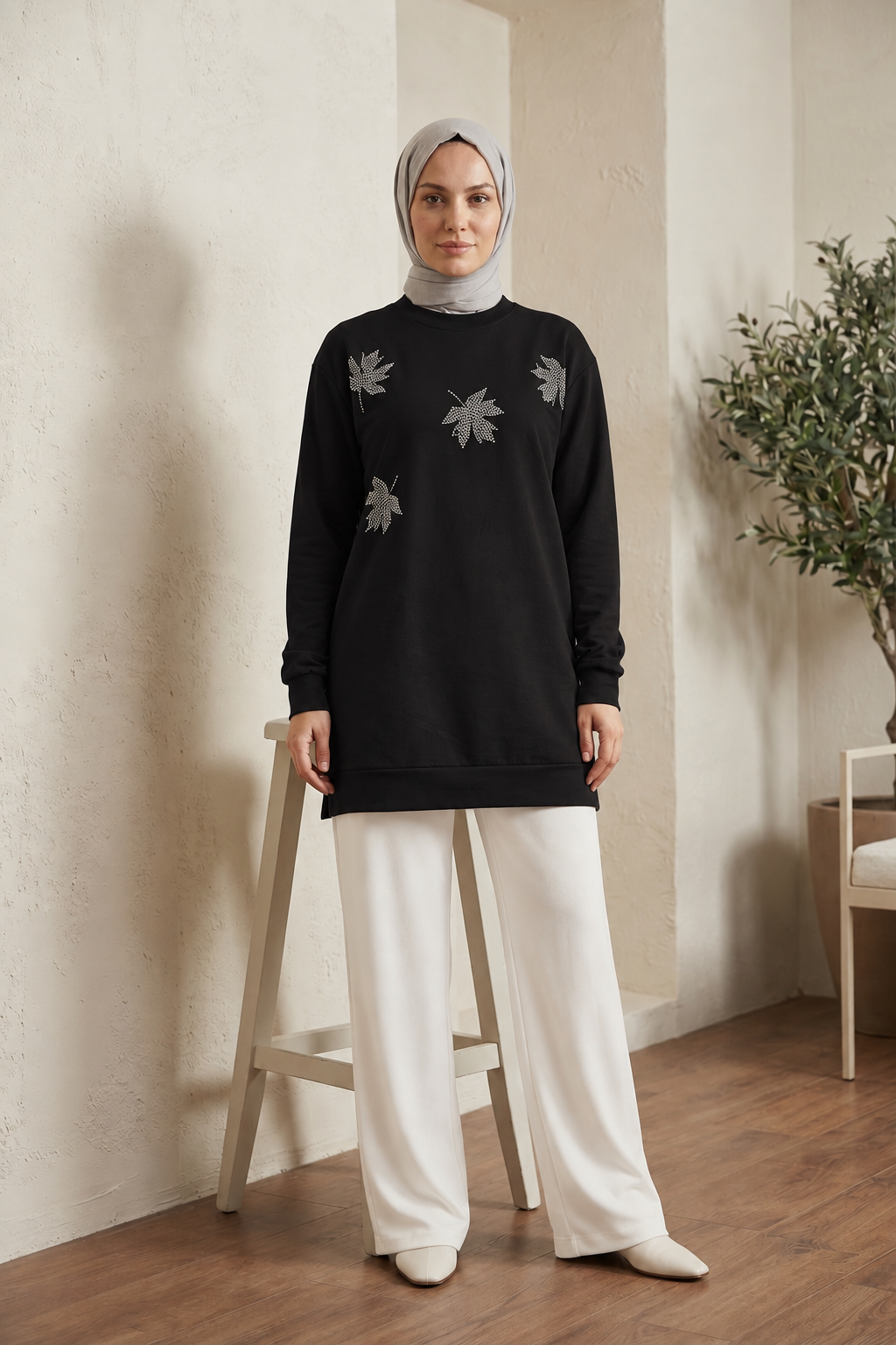 Kadın Taş İşlemeli Yaprak Desenli Uzun Tunik Sweatshirt