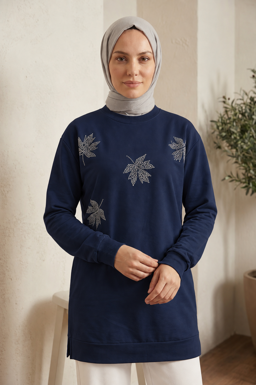 Kadın Taş İşlemeli Yaprak Desenli Uzun Tunik Sweatshirt
