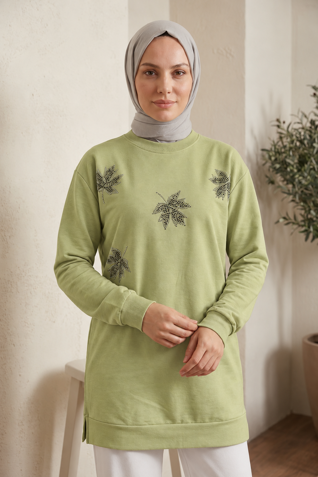 Kadın Taş İşlemeli Yaprak Desenli Uzun Tunik Sweatshirt