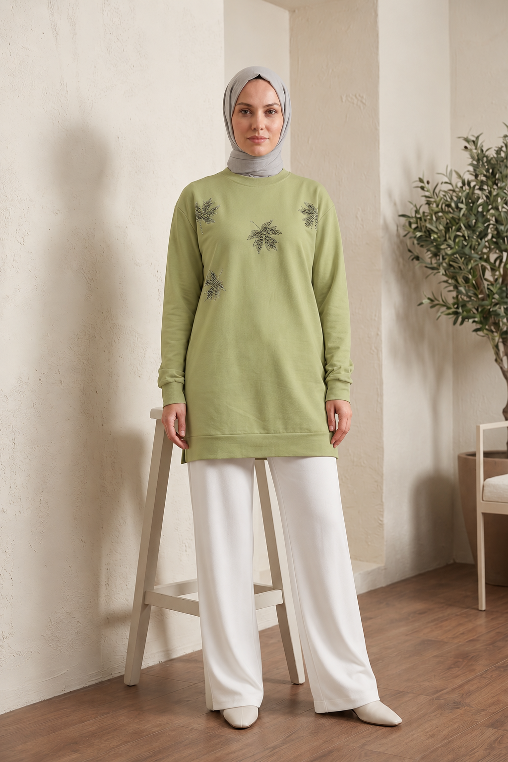 Kadın Taş İşlemeli Yaprak Desenli Uzun Tunik Sweatshirt